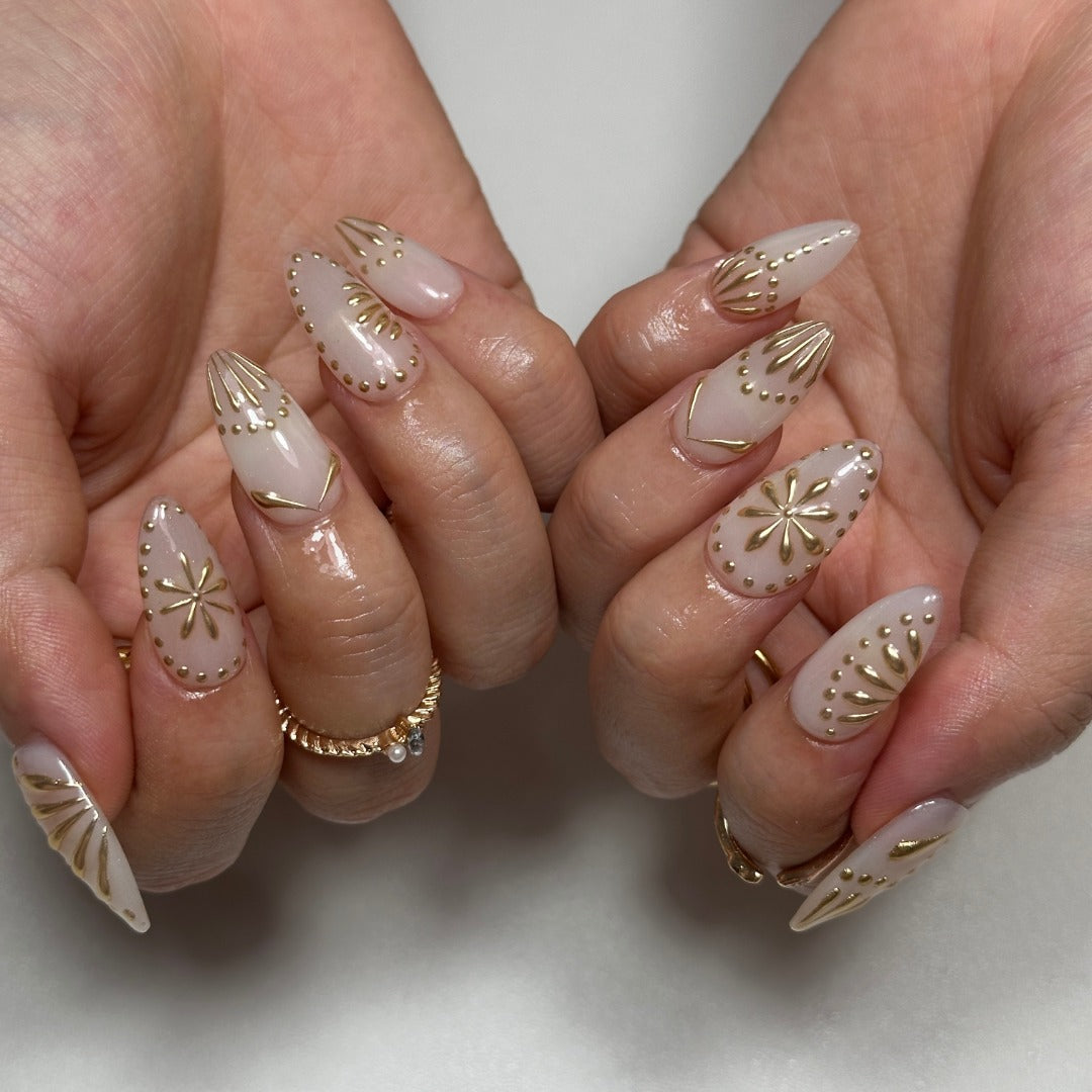 Vintage Ivory & Gold 3D Floral Nails – Elegant Almond Press-On Set