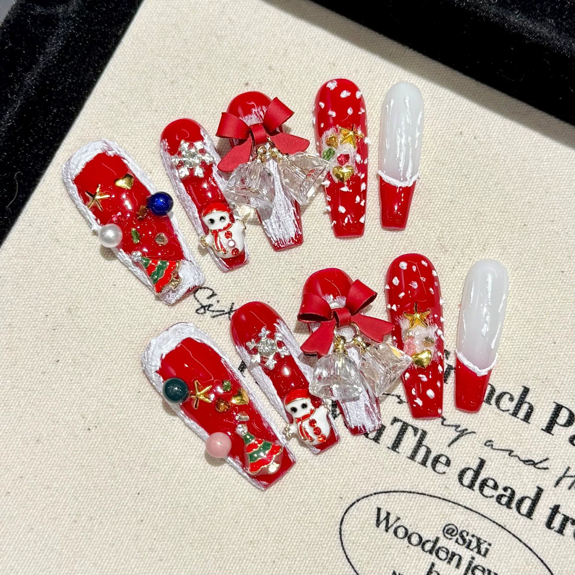 CHRISMAS NAILS-TEN PIECES OF HANDCRAFTED PRESS ON NAIL