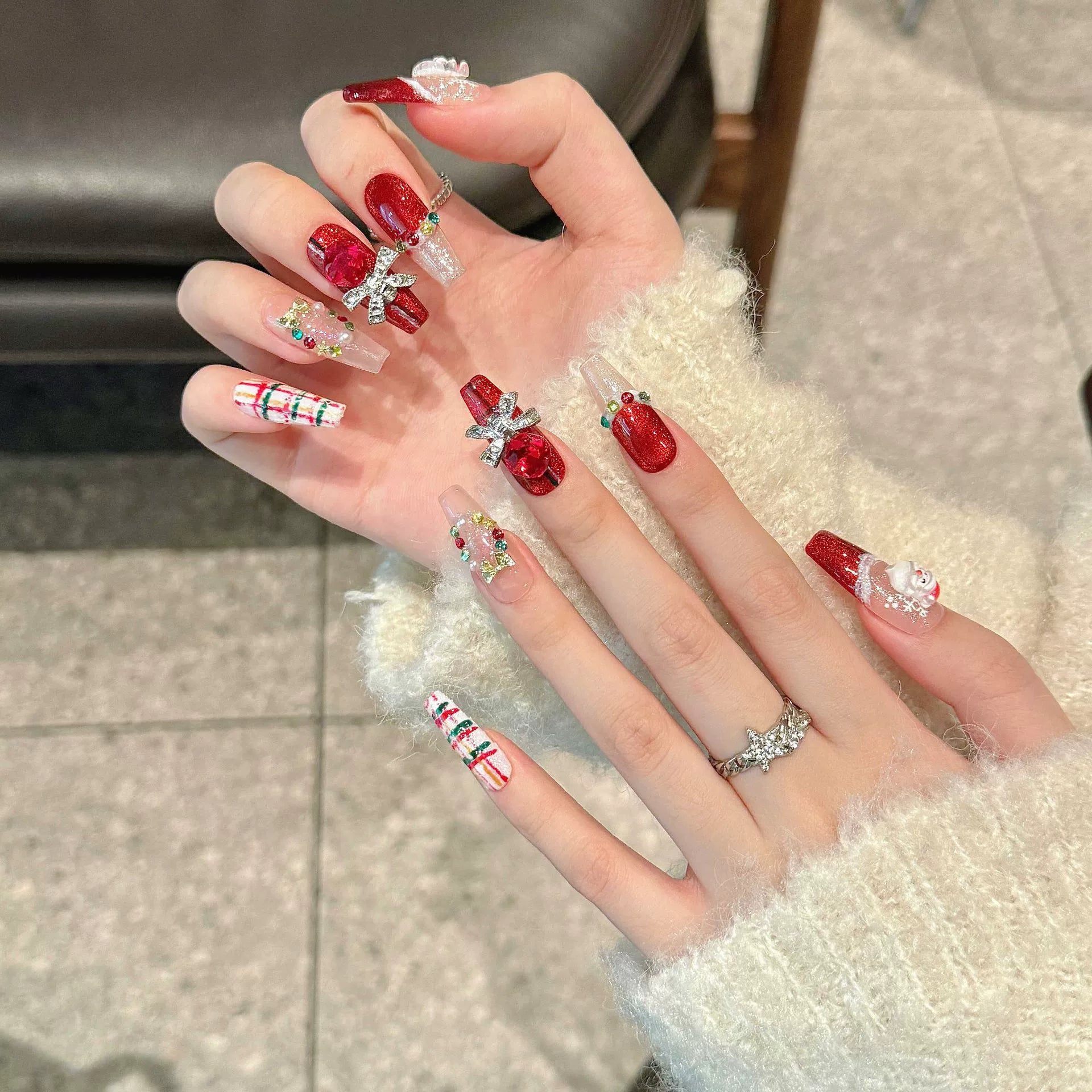 CHRISMAS NAILS-TEN PIECES OF HANDCRAFTED PRESS ON NAIL