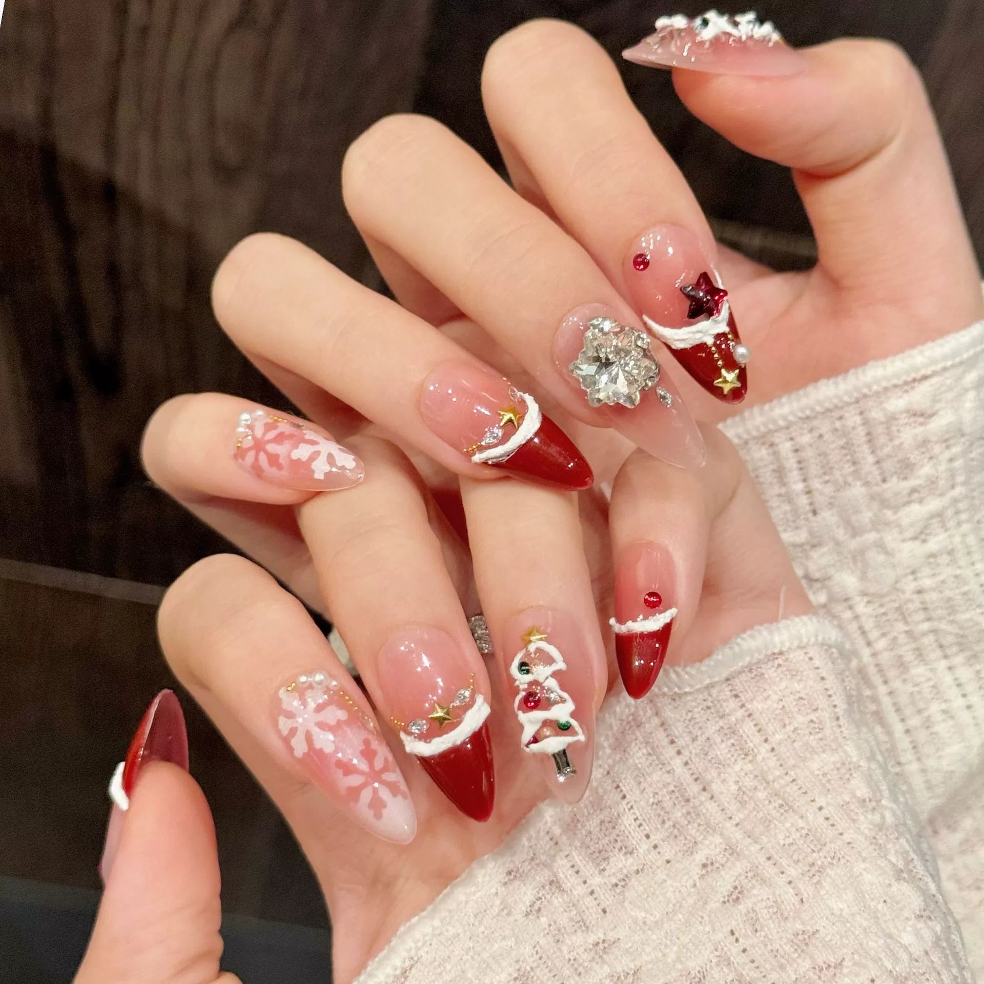 CHRISMAS NAILS-TEN PIECES OF HANDCRAFTED PRESS ON NAIL