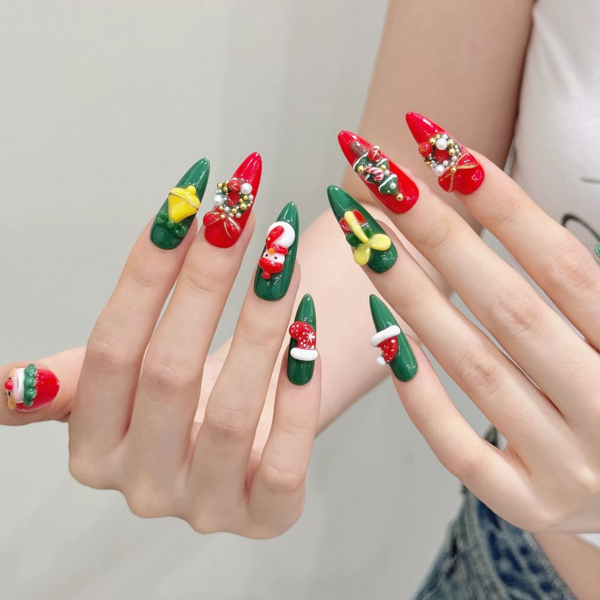 CHRISMAS NAILS-TEN PIECES OF HANDCRAFTED PRESS ON NAIL
